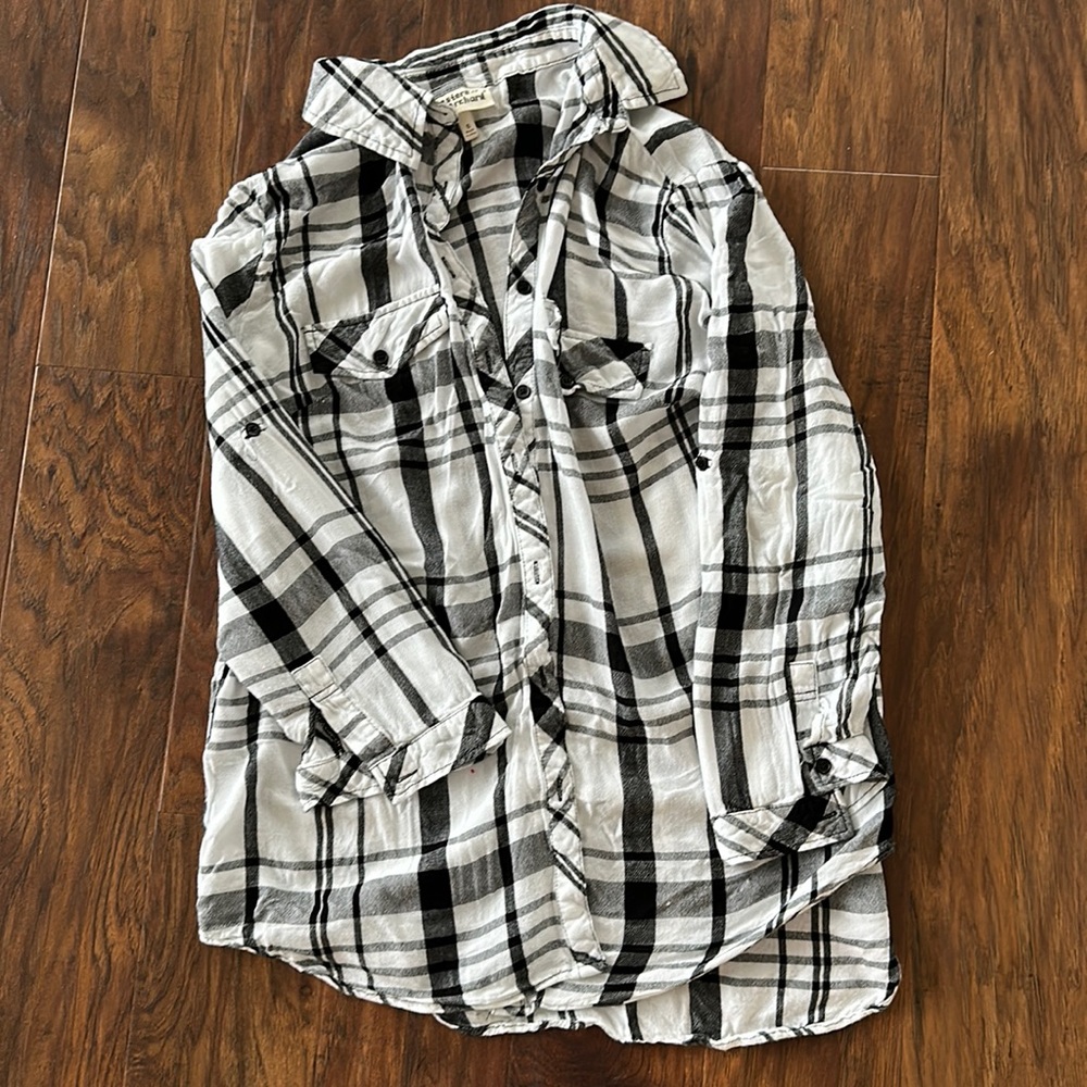 Black and white lightweight button up